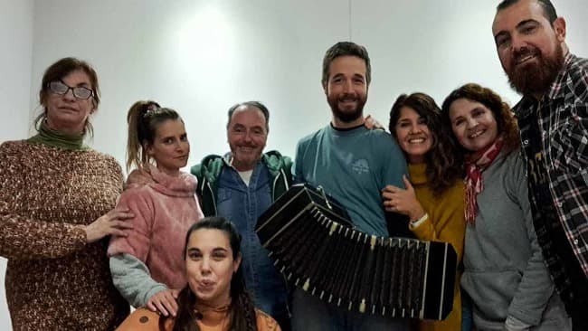 LAS FAROLAS, TANGO PARA PURRETES Teatro musical para las infancias