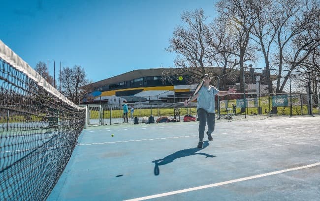 El Municipio recuperó las canchas de tenis del Parque de los Deportes