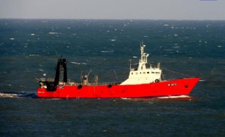 Buscan intensamente a marinero que cayó al mar en el buque pesquero Ur ertza