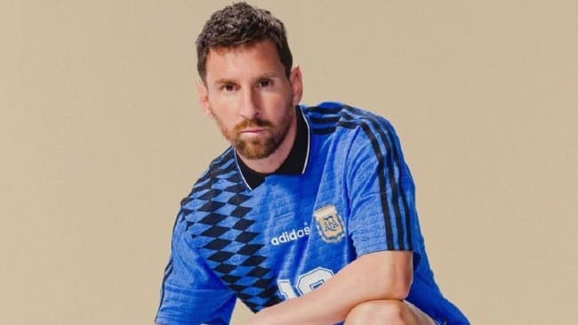 Messi posó con una nueva línea de ropa retro de la Selección argentina