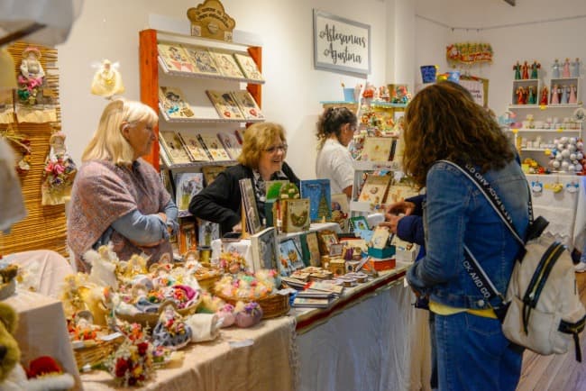 Leia El Museo Castagnino celebra la 40ª Feria Navideña con artesanos