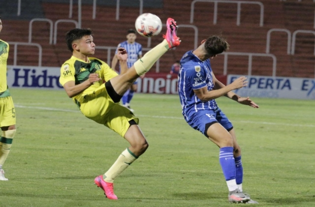 Aldosivi pisó fuerte en Mendoza y consiguió sus primeros puntos