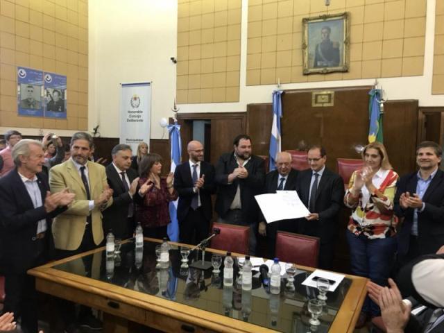 El embajador de Italia recibió la distinción de Visitante Notable del HCD