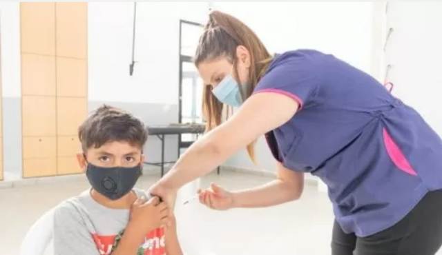 Vacuna Pfizer pediátrica: Advierten que la dosis es insuficiente y poco efectiva contra Ómicron