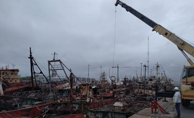 Avanza la limpieza de barcos hundidos en los muelles del puerto