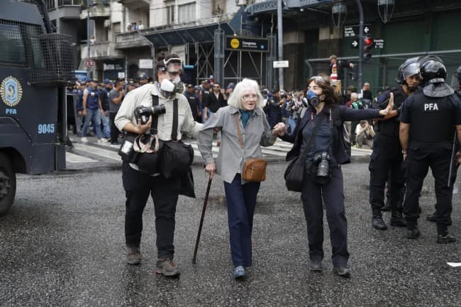 Día de violencia dentro y fuera del Congreso