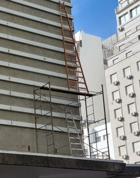 ¿Vuelve el equilibrista? Peligro en marquesina de teatro