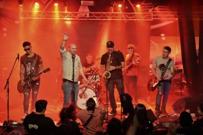 Fiesta ricotera y fundamentalista XXL de Tarea Fina en Mar del Plata 