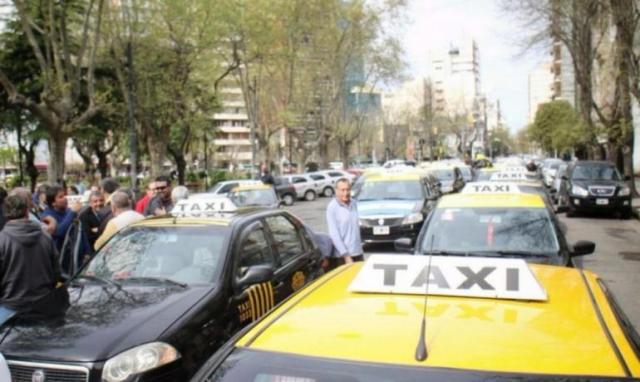 Un lunes con paro de taxis y movilización: Será a las 9hs frente al palacio Municipal