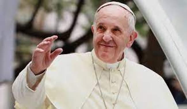 El papa Francisco comenzó una «dieta semilíquida» tras ser operado del abdomen