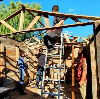 Construyen casas de madera y las calefaccionarán inspirándos en una creación marplatense 