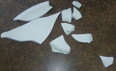 No le dieron comida y rompió varios platos en un restaurante
