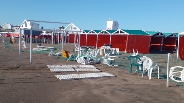 Destrozos en los balnearios de Punta Mogotes por el temporal