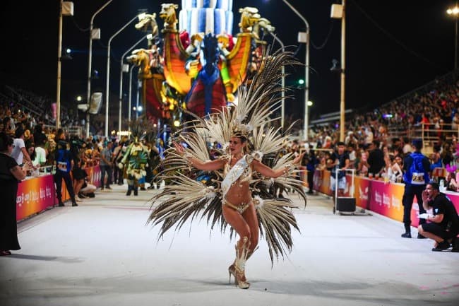 El Corsódromo palpita la tercera noche del Carnaval del País
