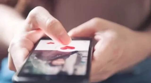 Tinder revela la fórmula para conquistar a mujeres de 18 a 25 años en la app de citas