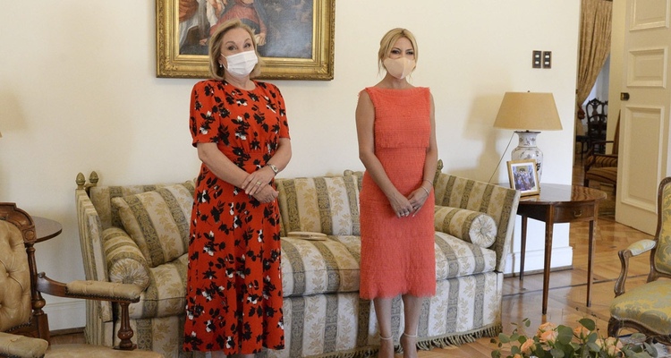 La primera dama argentina se reunió con su par chilena, Cecilia Morel