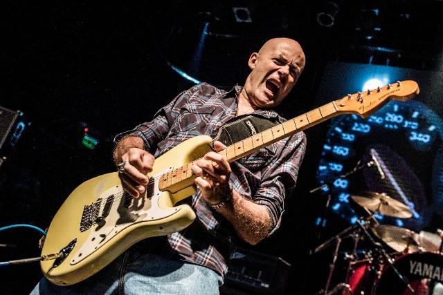 Jaf se presenta en el escenario del Teatro Vorterix Club Mar del Plata.