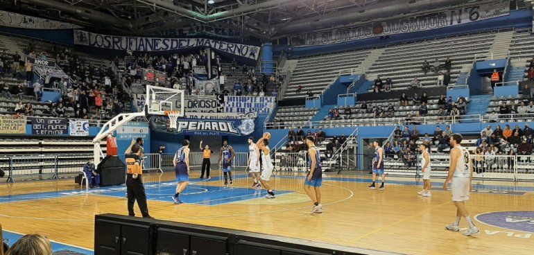 Peñarol le regaló un triunfo a su gente