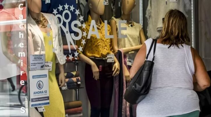 El 70% de los argentinos no consigue ropa o calzado de su talle, según la Unesco