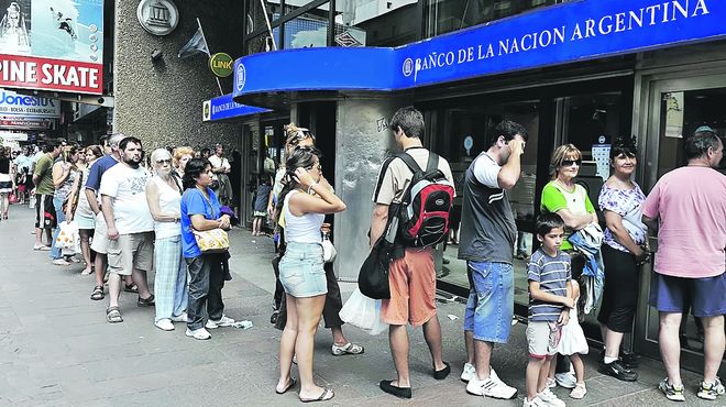 Proponen sancionar a comercios que hagan esperar más de 30 minutos a los clientes