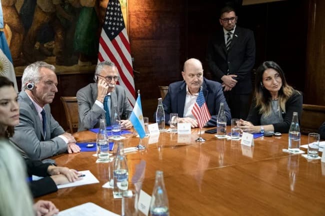 Leia El Gobierno anunció una reforma del sistema sanitario y confirmó la salida de la OMS