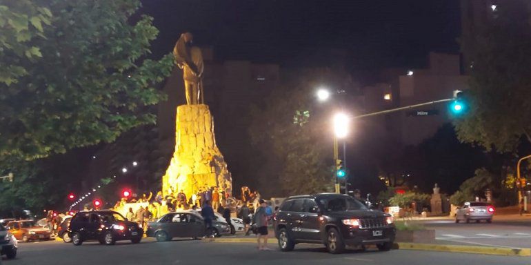 Maradona: Los Marplatenses también estuvieron presentes en el Monumento a San Martín