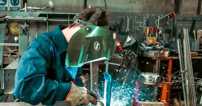 Leia El presidente anunció que Argentina va hacia una desregulación económica y laboral. 
