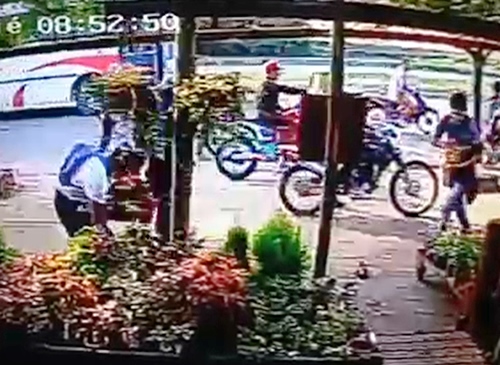 Que flor de..: motochorros saquean una florería en el barrio Florencio Sánchez