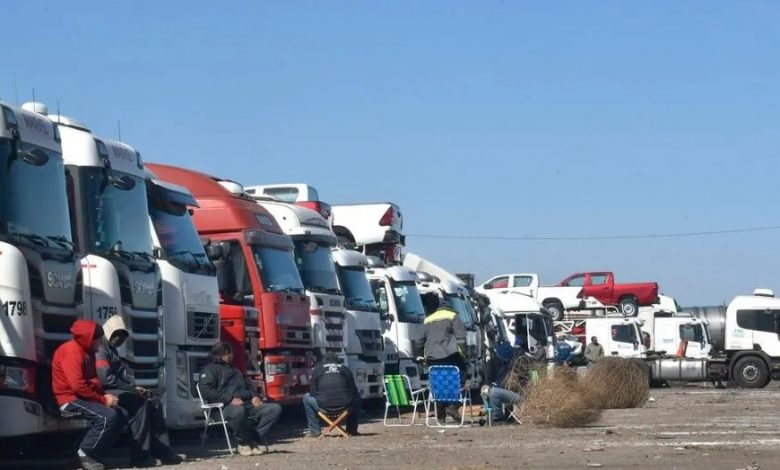 Unos 3 mil camiones esperan para cruzar a Chile y el sector exige celeridad en los trámites