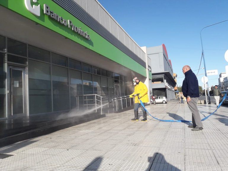Desde el martes los bancos de la ciudad cambiarán el horario de atención al público