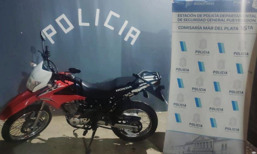 En Villa Evita evitaron ser detenidos: llevaban una moto robada de tiro e intentaron fugarse