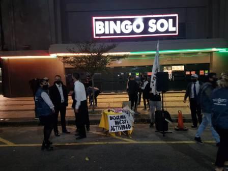 Mar del PLata: Realizaron bingo callejero para reclamar continuar abiertos como los comercios