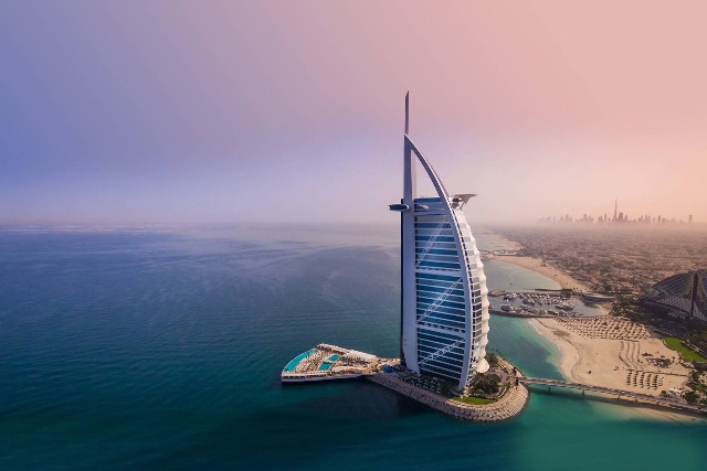 Empresarios hoteleros de Emiratos Arabes harán por primera vez un reclutamiento presencial 