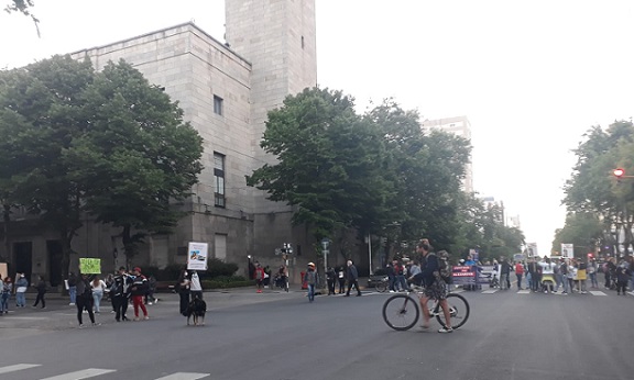 Familias de víctimas de accidentes viales se concentraron frente a la Municipalidad