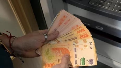 ANSES paga un extra único de $44.000: ¿Qué monotributistas lo cobran este mes?