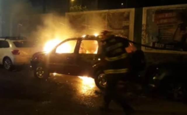 Se prendió fuego una camioneta en Olavarría y la costa: estaba abandonada hace 6 meses