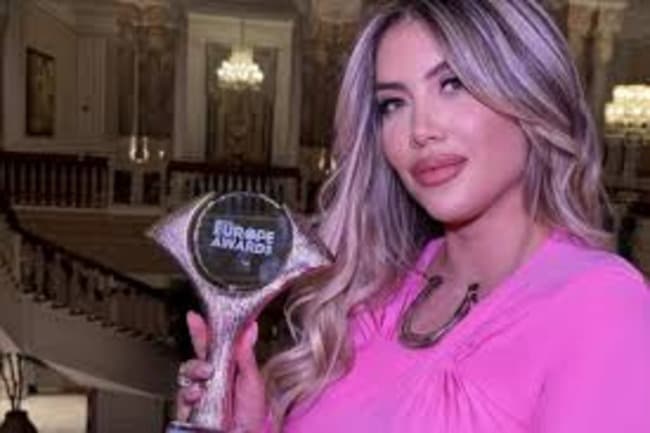 Wanda Nara rompió en llanto al recibir un premio como la Mujer del Año en Turquía