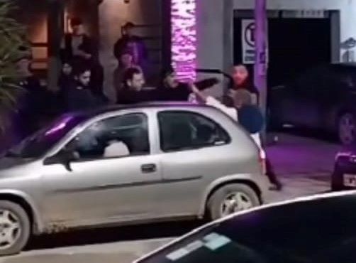 Brutal pelea a la salida de un boliche en Necochea