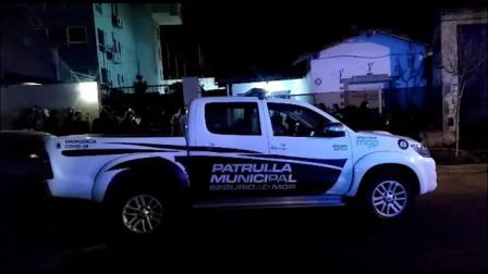 80 personas en una fiesta clandestina en el barrio Zacagnini