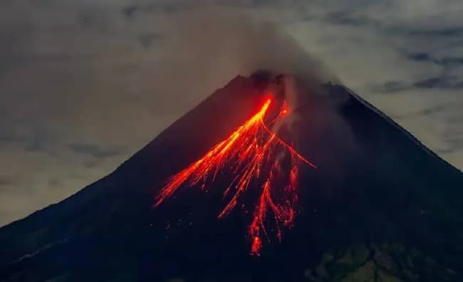 Leia La erupción de volcán Lewotobi deja nueve muertos en Indonesia