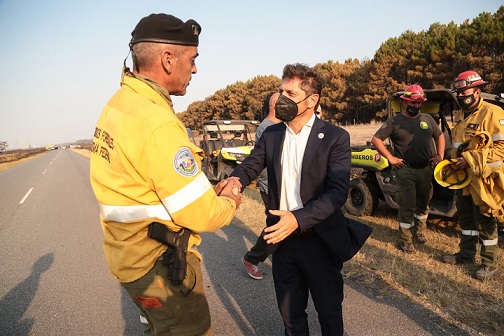 Kicillof recorrió la zona de Miramar donde se incendiaron 240 hectáreas