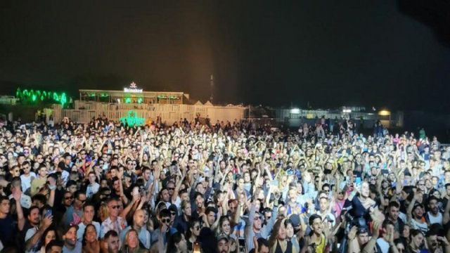 Vecinos de El Alfar no pueden dormir por las fiestas en los balnearios