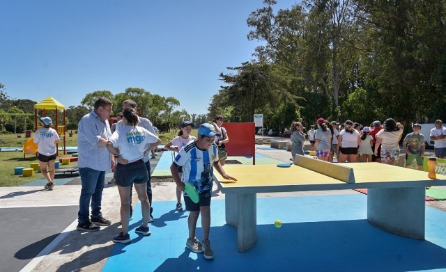 Se inauguró un Playón Multifuncional en Parque Camet