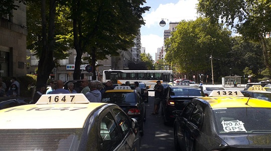 Taxistas: «Si nos quieren controlar, que lo paguen ellos»