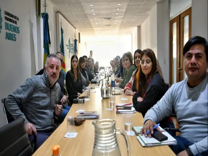 Paritarias: Provincia convocó a docentes y estatales