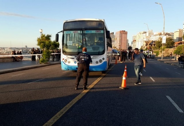 Muere joven atropellado por un colectivo al salir de un boliche en Playa Grande