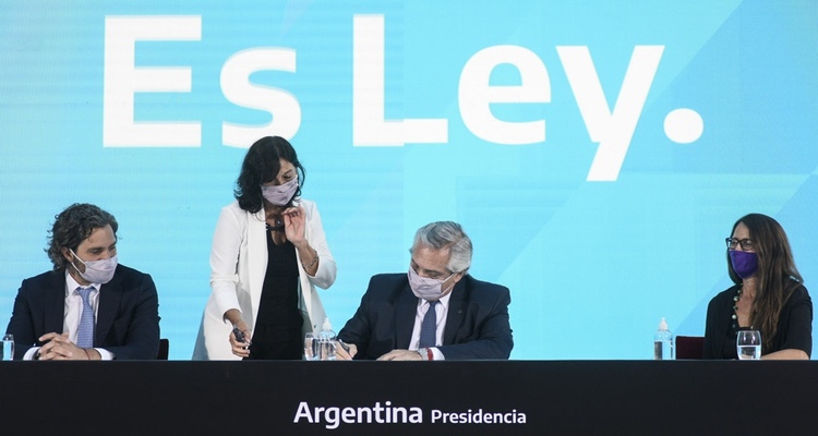 Ya son ley la interrupción voluntaria del embarazo y del Plan Mil Días