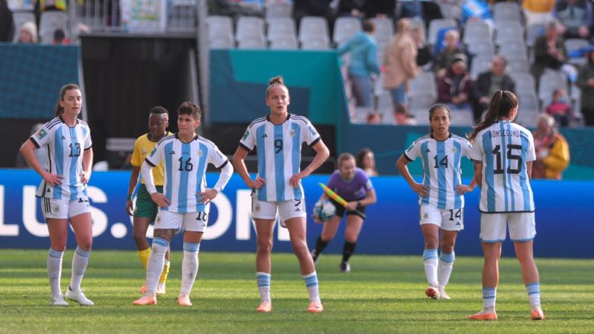 Argentina va por su última chance mundialista ante Suecia