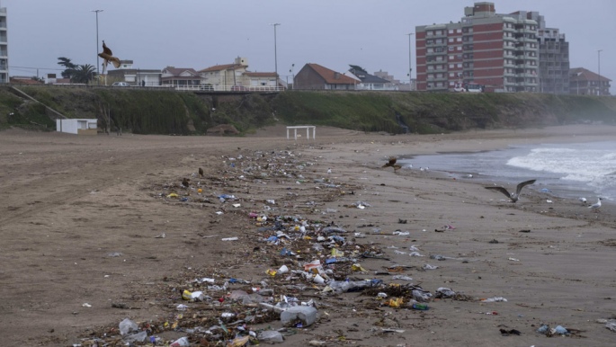 Vecinos y surfistas de la zona norte buscan detener la contaminación en playas