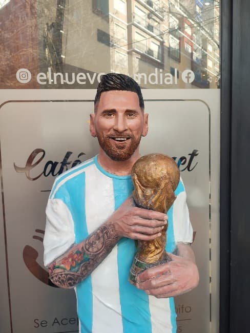 AHORA SI:  ¡Mar del Plata vuelve a tener la estatua de Messi! 